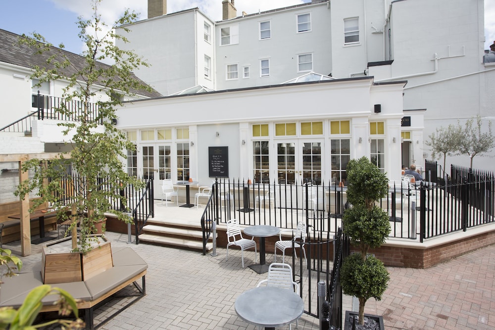Book Royal Wells Hotel in Royal Tunbridge Wells