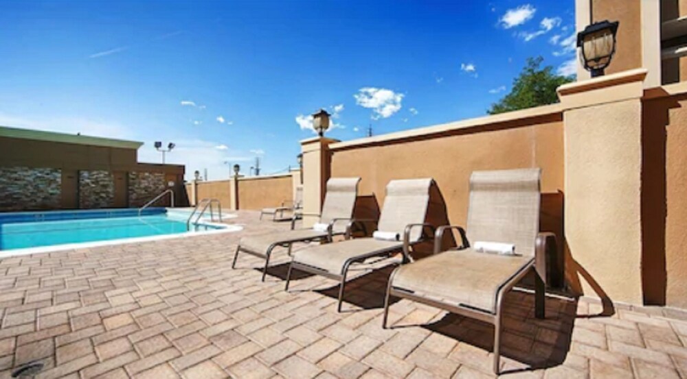 Book Best Western Mill River Manor in Rockville Centre