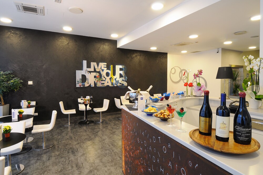 Book Ih Hotels Milano Lorenteggio In Milan Hotels Com