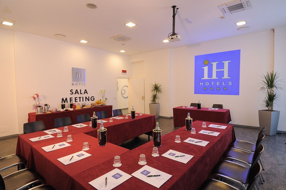 Book Ih Hotels Milano Lorenteggio In Milan Hotels Com