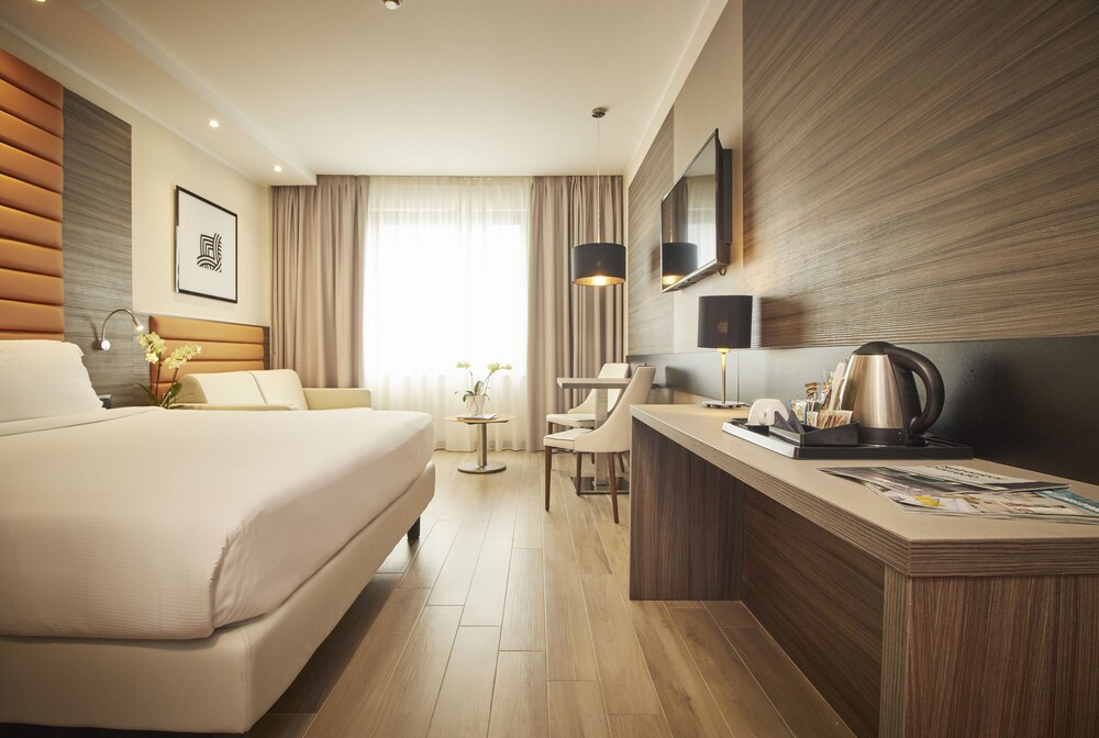 Book Ih Hotels Milano Lorenteggio In Milan Hotels Com