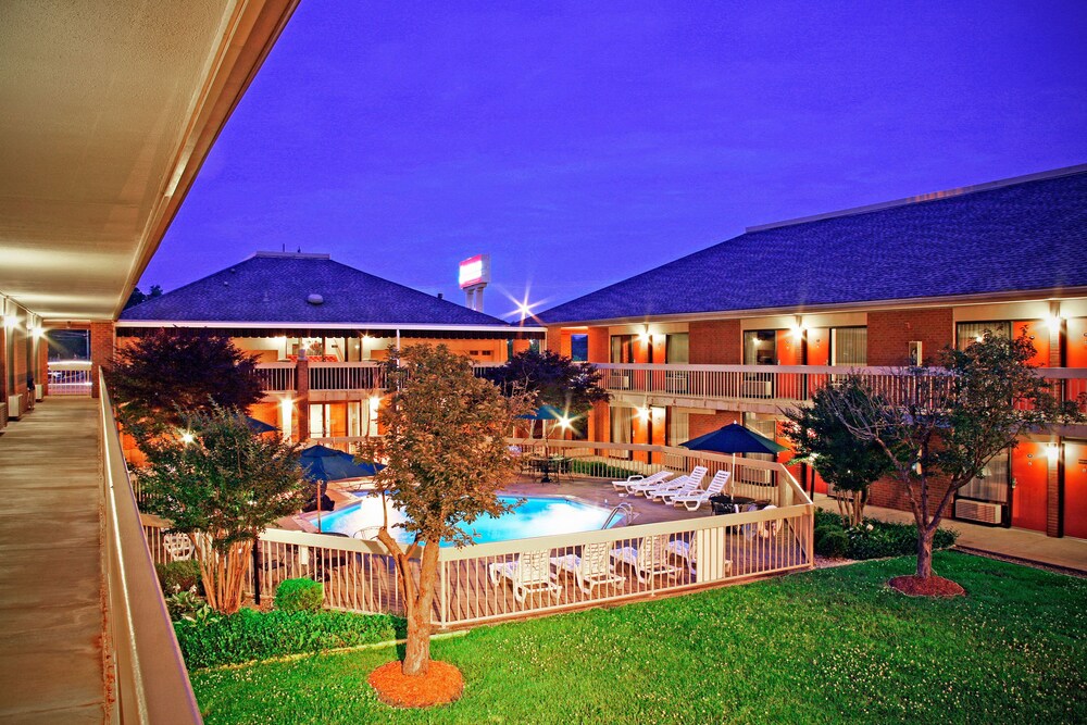 Book Springfield Inn Tn In Hotels Springfield Inn Tn Outdoor Pool