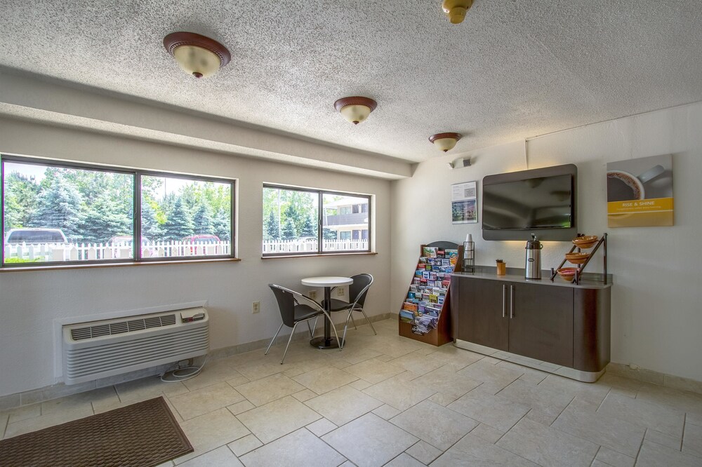 Book Motel 6 Ashland Oh In Hotels Motel 6 Ashland Oh Lobby