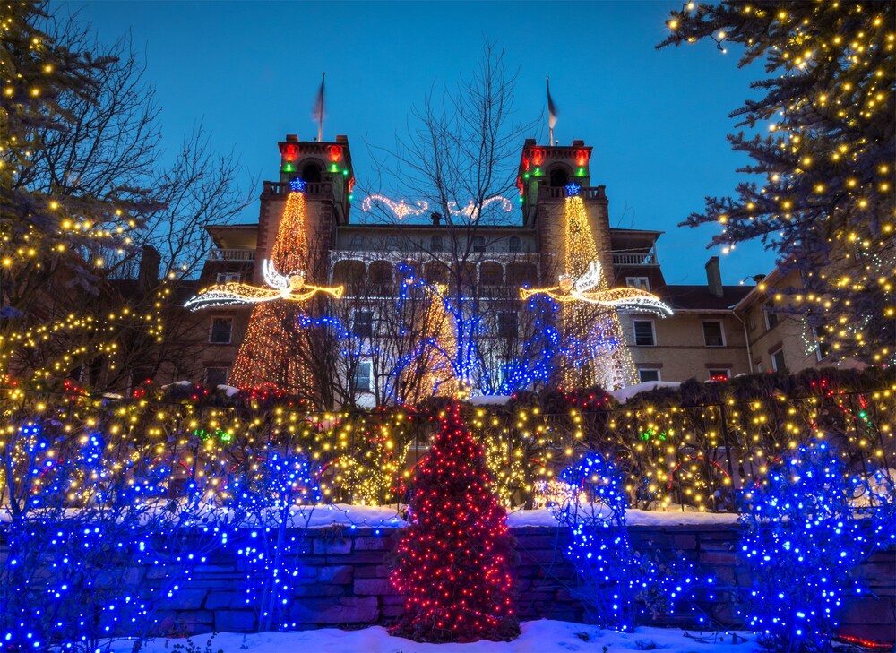 2022 christmas in glenwood springs colorado