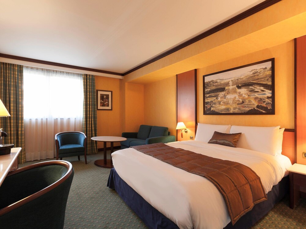 Book Mercure Versailles Parly 2, Le Chesnay, France  Hotels.com