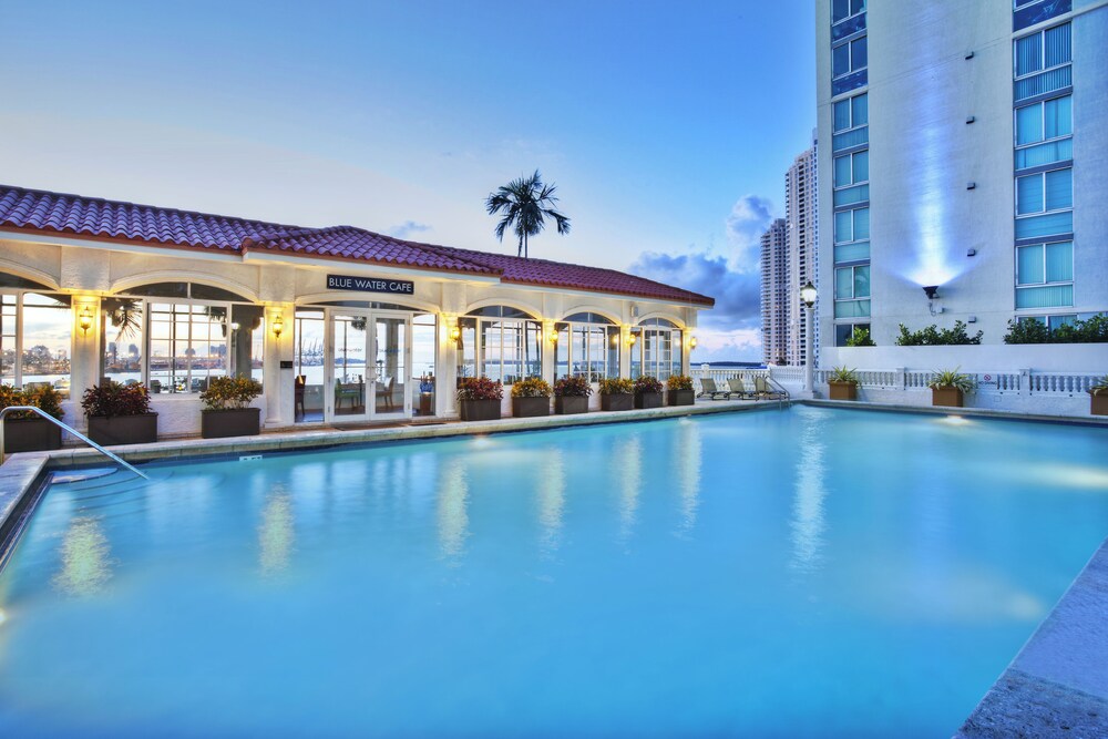 Book Intercontinental Miami In Hotels Intercontinental Miami Pool