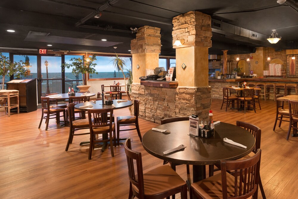 Book Howard Johnson Plaza Hotel - Ocean City Oceanfront in Ocean City ...