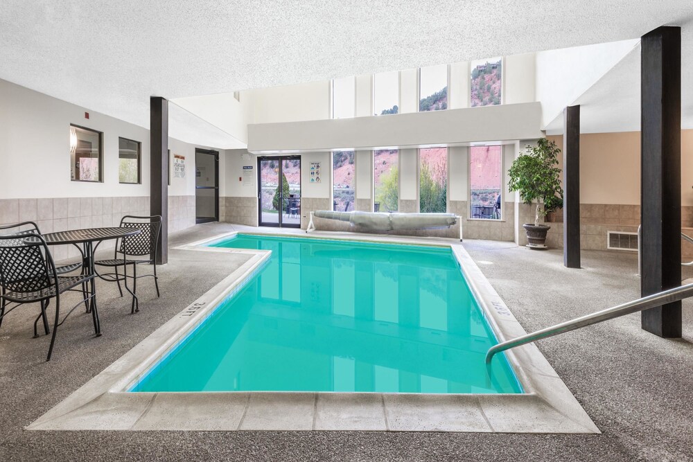 Book Days Inn By Wyndham Carbondale In Hotels Days Inn By Wyndham Carbondale Pool