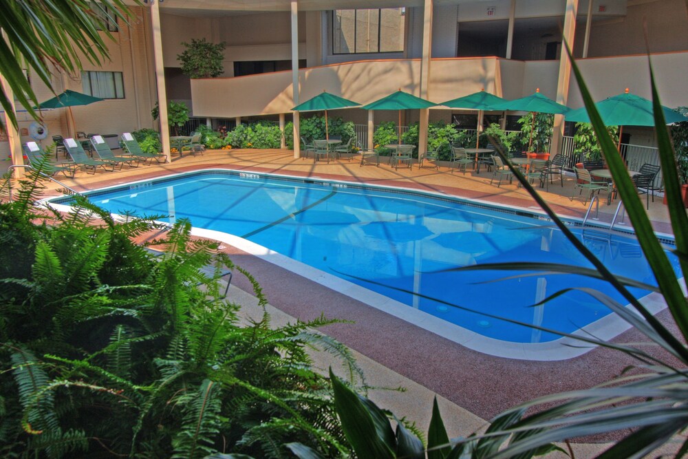 Book Red Lion Hotel Cromwell In Hotels Red Lion Hotel Cromwell Indoor Pool