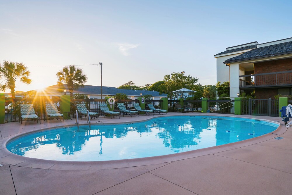 Book Quality Hotel Morehead City Near Atlantic Beach In Morehead City Hotelscom