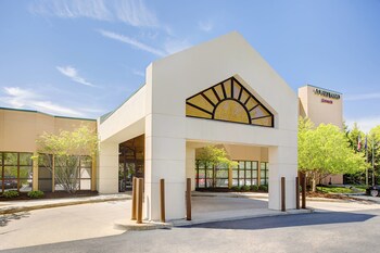 Top 10 Ann Arbor Hotels Near Briarwood Mall Michigan