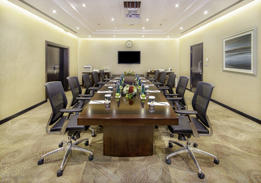 احجز منتجع وفندق فندق راديسون بلو كورنيش أبو ظبي في أبوظبي قارن أسعار الفنادق في أبوظبي