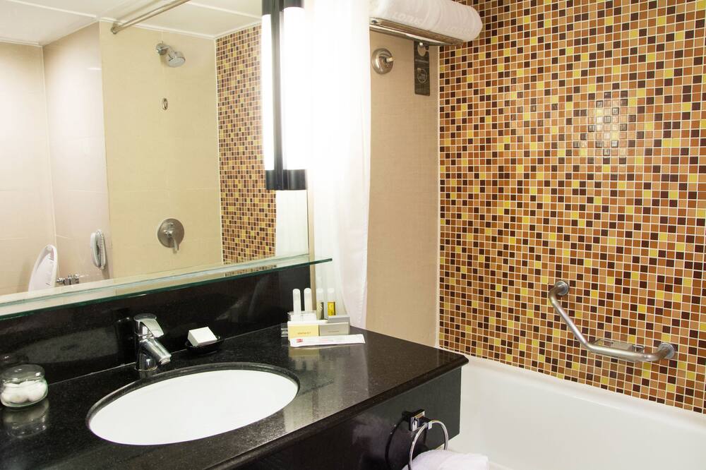 Bangkok Hotel Lotus Sukhumvit in Bangkok - Hotels.com