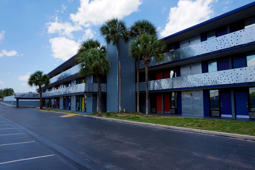 Book The M Hotel International Drive Near Universal Orlando In Book The M Hotel International Drive Near Universal Orlando In Hotels