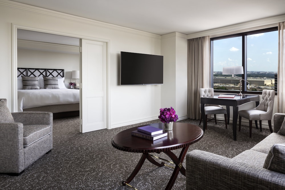 Book The Ritz Carlton Pentagon City In Arlington Hotels The Ritz Carlton Pentagon City Arlington Executive Suite 1 Bedroom