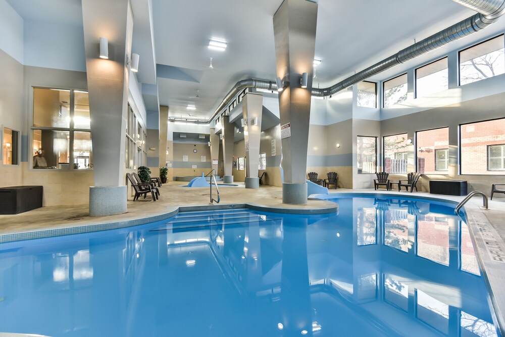 Book Comfort Inn Suites Ambassador Bridge In Windsor Hotelscom