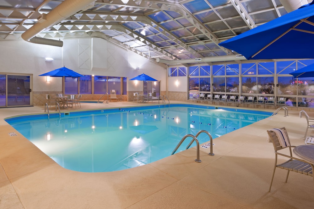 Book Holiday Inn Youngstown South In Boardman Hotels Holiday Inn Youngstown South Boardman Pool