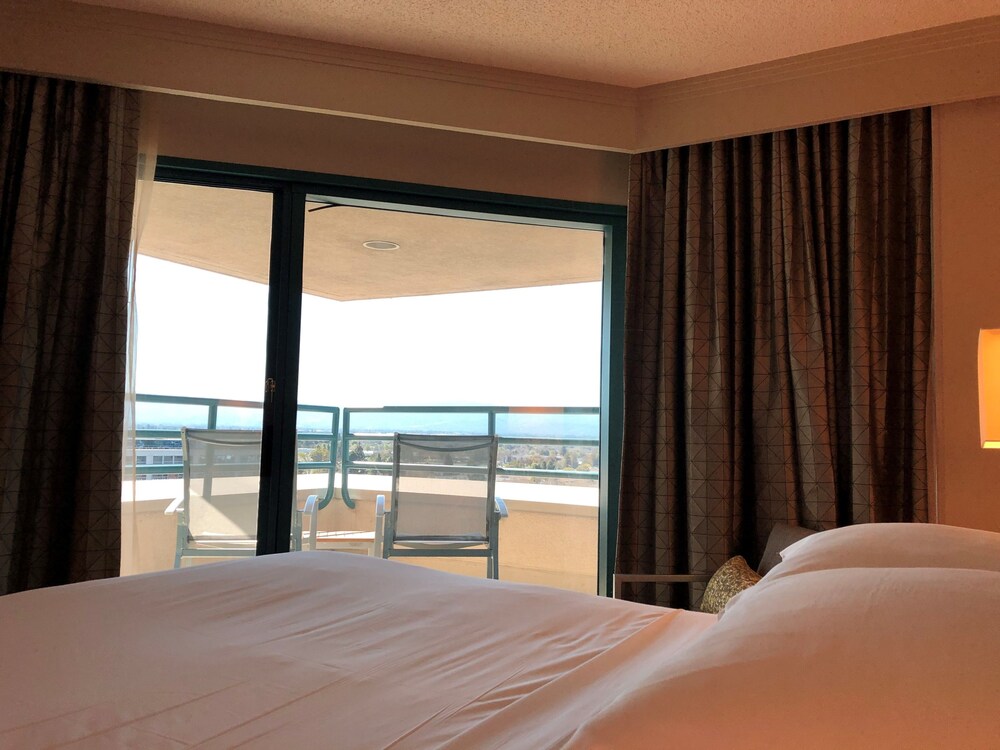 hyatt house santa clara parking