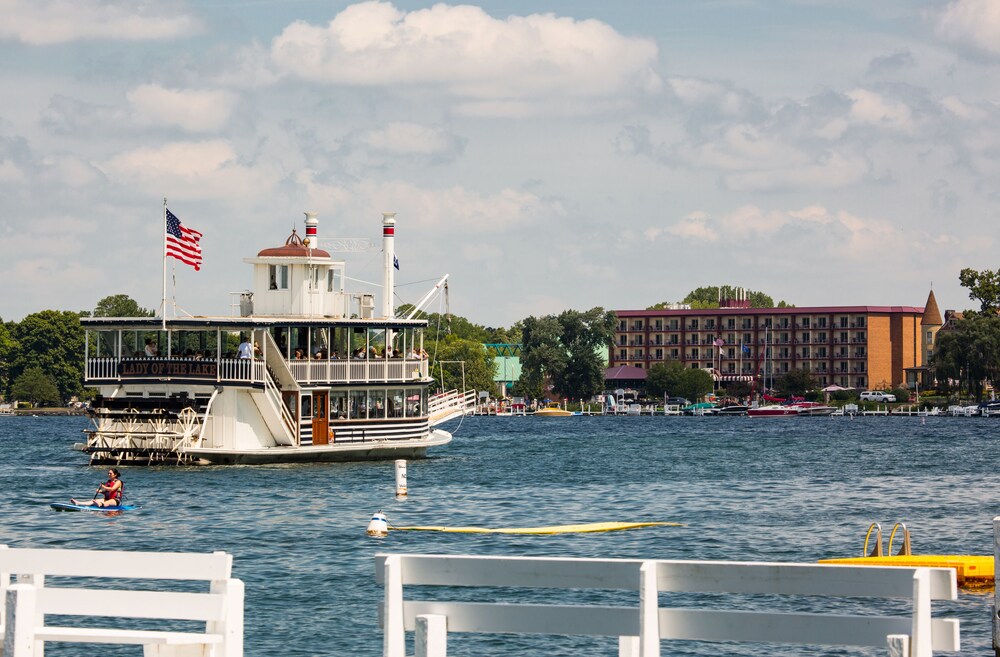 Book Harbor Ss On Lake Geneva In Hotels Harbor Ss On Lake Geneva
