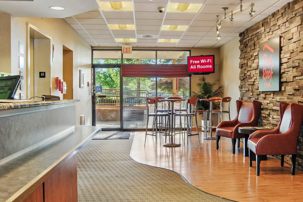 Book Red Roof Inn Cleveland Airport-Middleburg Heights in Middleburg