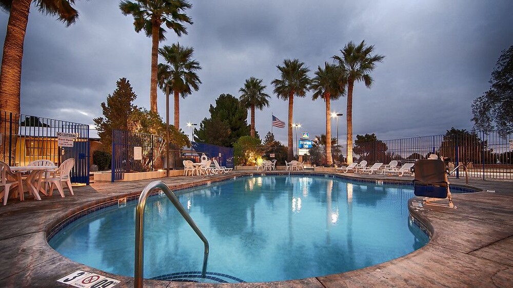 Book Stevens Inn In Carlsbad Hotels Stevens Inn Carlsbad Outdoor Pool