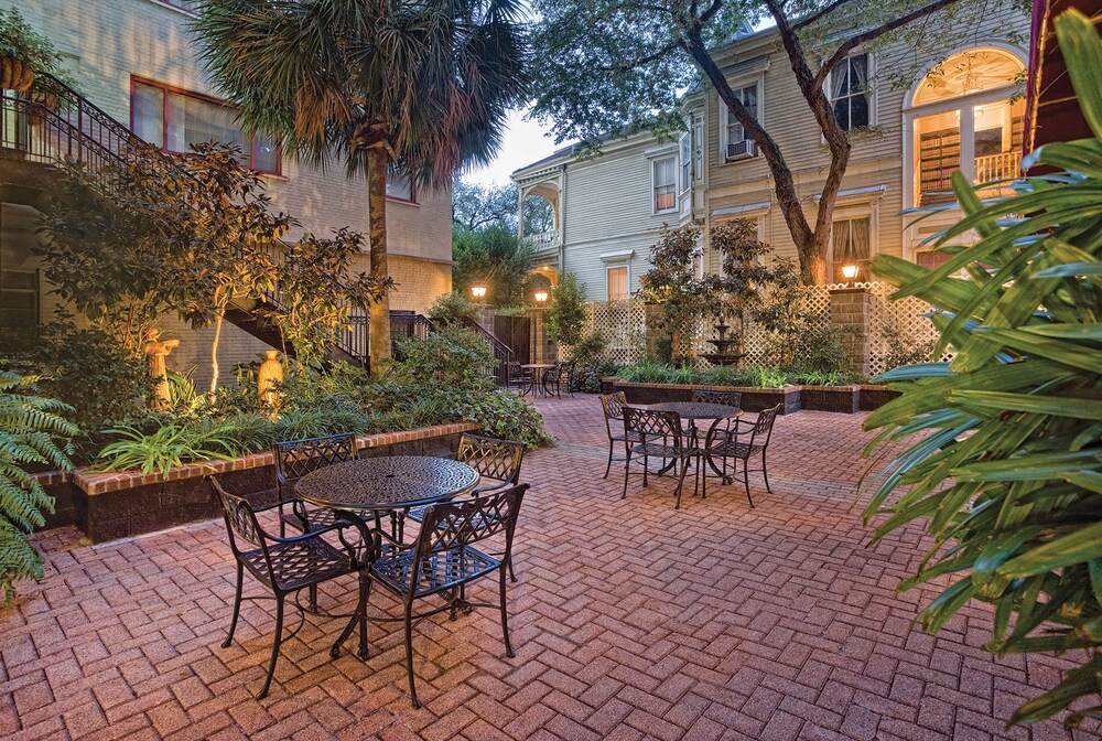 Book Avenue Plaza Resort In New Orleans Hotels book-avenue-plaza-resort-in-new-orleans-hotels