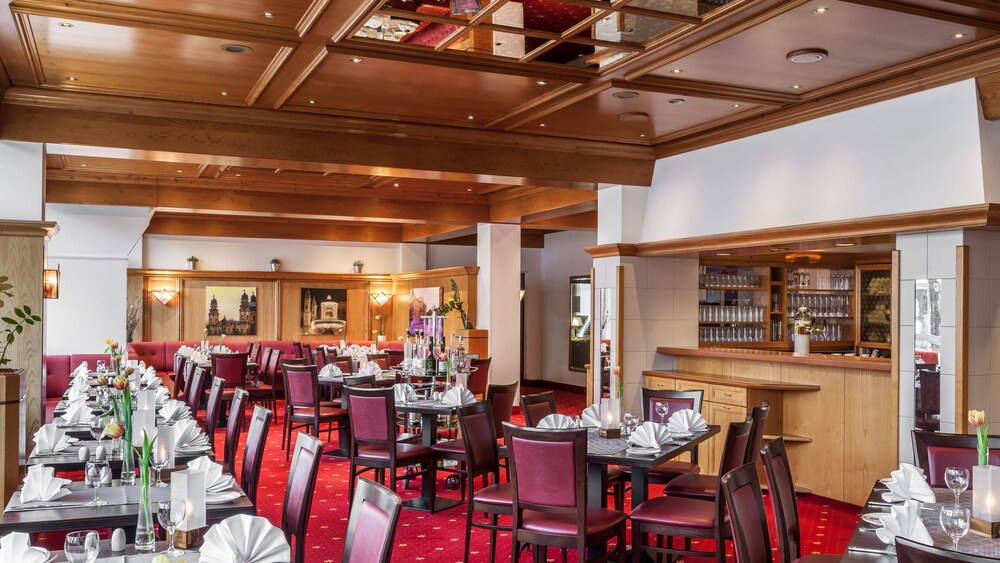 Holiday Inn Munich South In Munchen Hotels Com