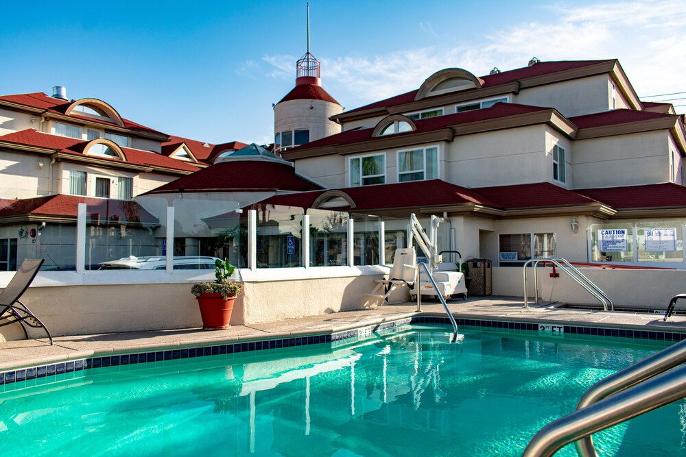 Book Best Western Plus Suites Hotel Coronado Island in Coronado