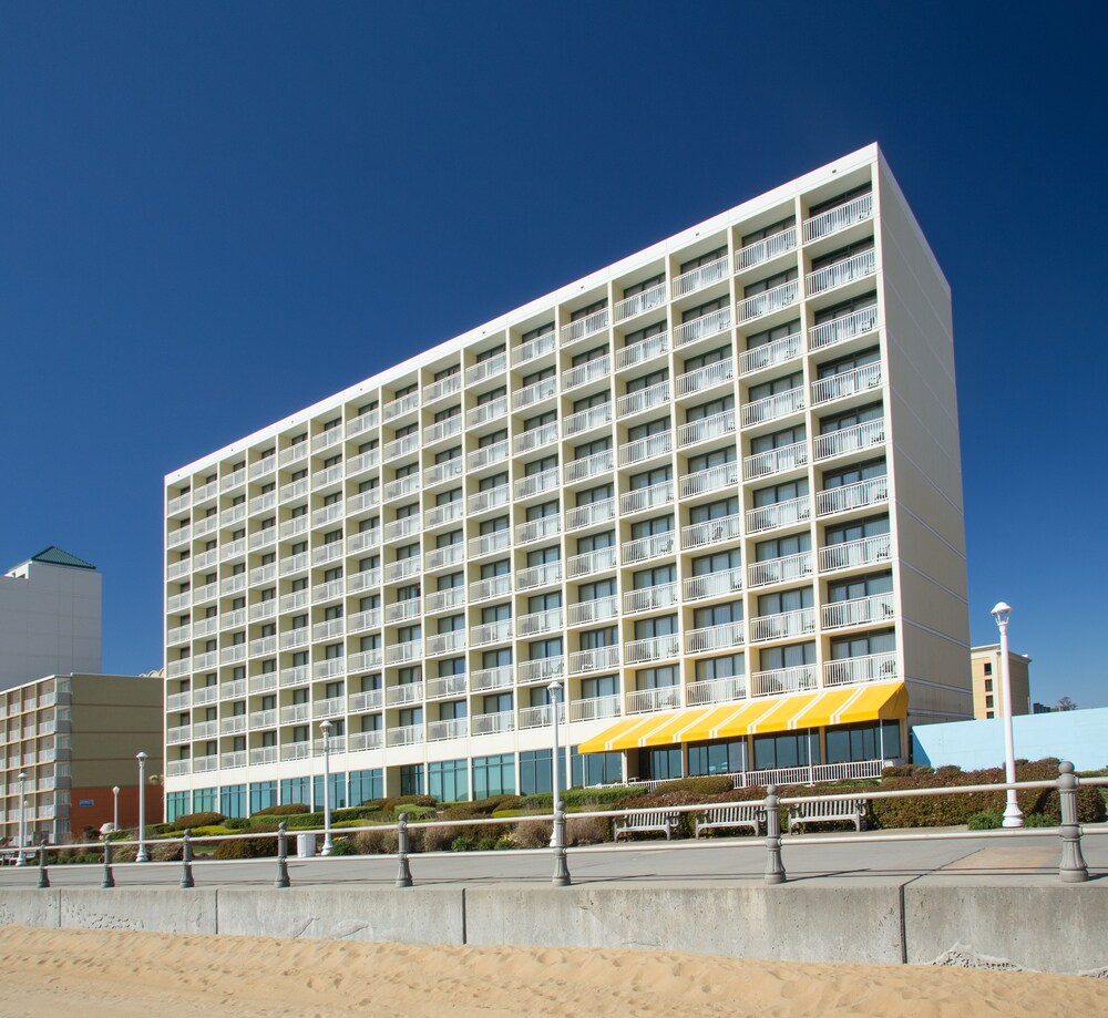 Book Holiday Inn Express Hotel Suites Va Beach Oceanfront An Ihg Hotel In Virginia Beach Hotels Com