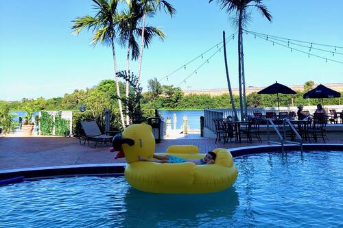 احجز هيلتون بالم بيتش إيربورت في ويست بالم بيتش قارن أسعار الفنادق في ويست بالم بيتش