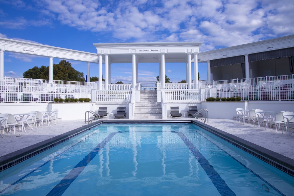 Book The Grand Resort in Warren