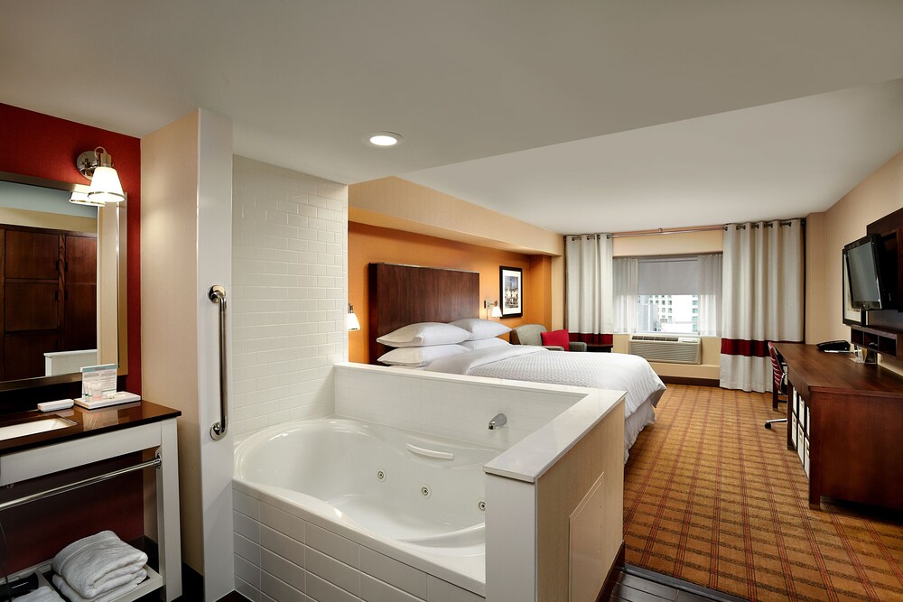 Book Four Points by Sheraton Niagara Falls Fallsview, Niagara Falls