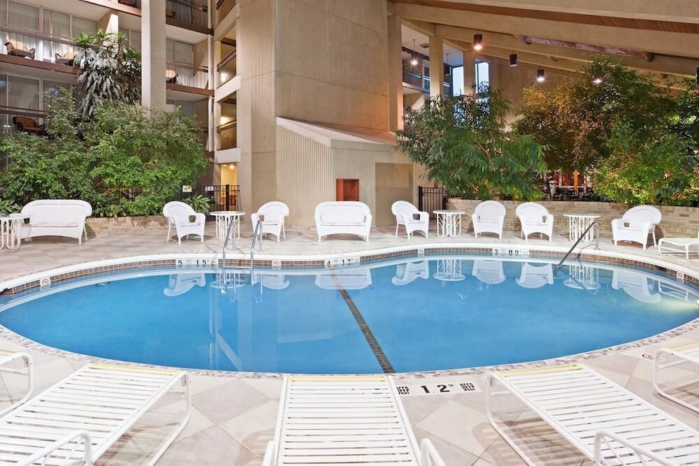 Book Days Inn By Wyndham Warren In Hotels Days Inn By Wyndham Warren Indoor Pool