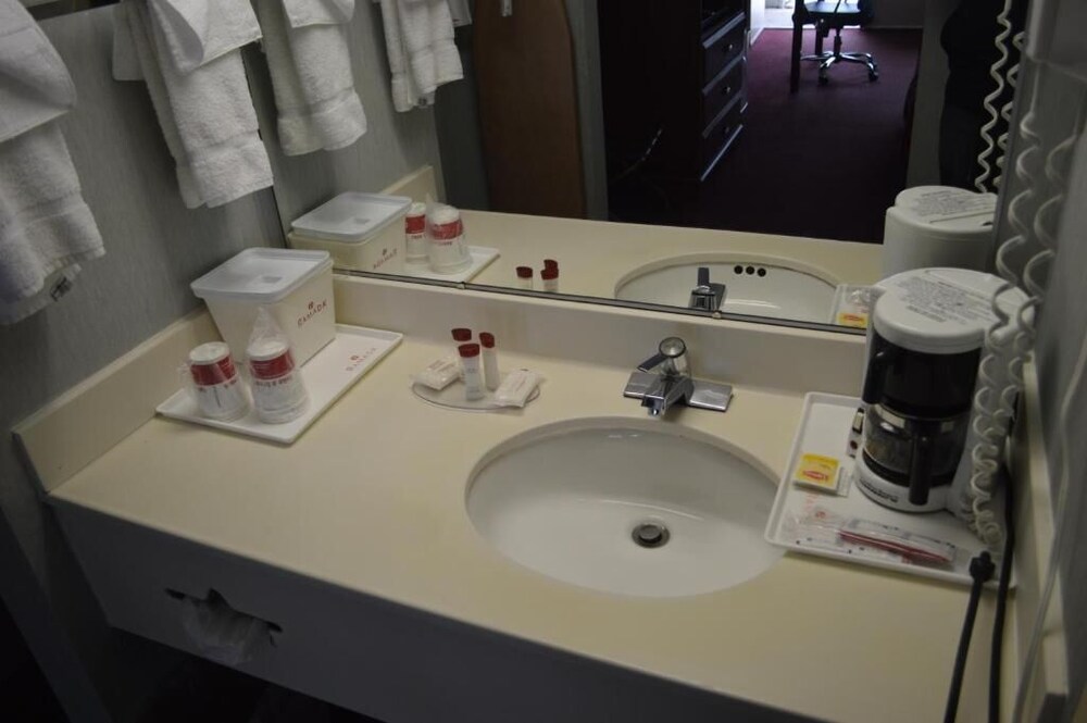 Red Carpet Inn Hazleton Milnesville Info Photos Reviews Book At Hotels Com