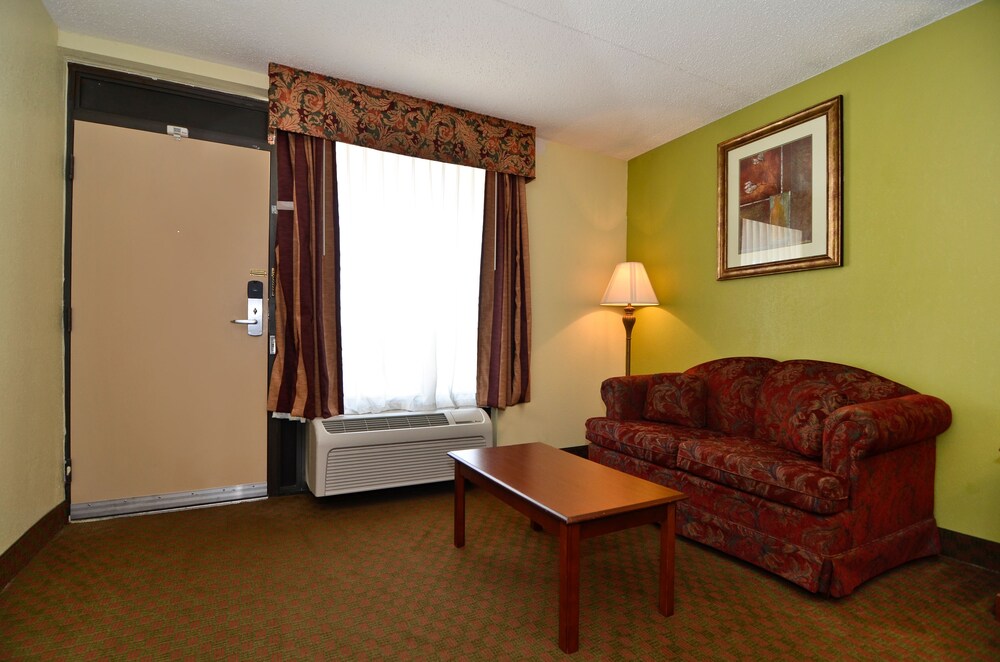 Book Best Western Fayetteville Inn In Fayetteville Hotels Com