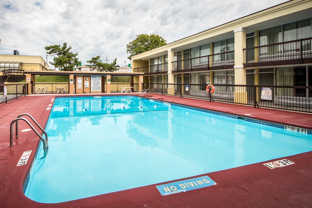 Book Quality Inn Ponca City In Hotels Quality Inn Ponca City Outdoor Pool