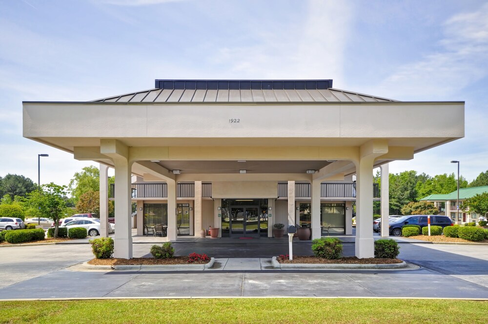 Book Baymont Inn Suites Fayetteville I 95 In Baymont Inn Suites Fayetteville I 95 Street View