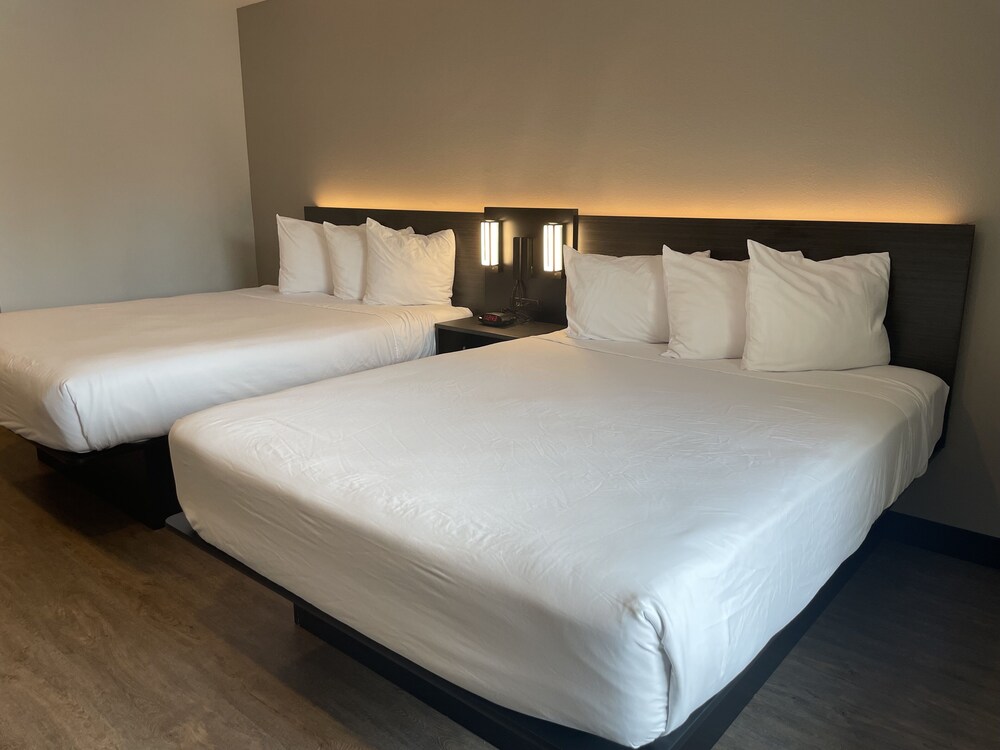 Book Hotel Del Sol In Corona Hotelscom