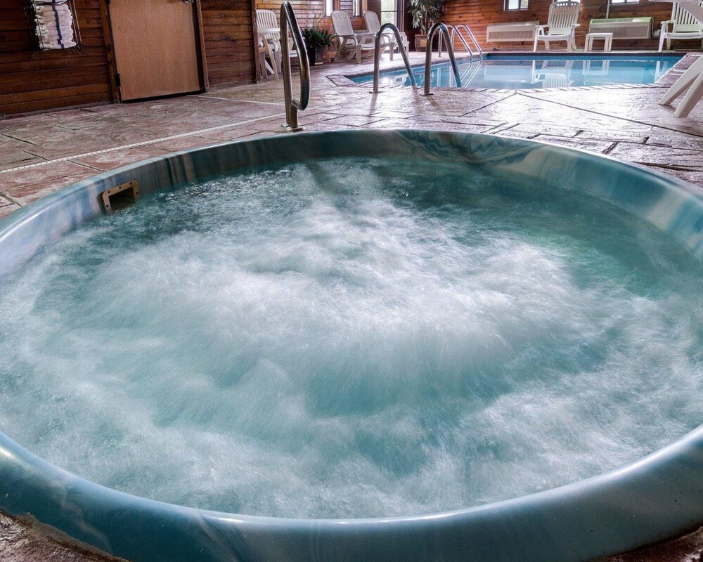 Book Quality Inn I-70 At Wanamaker In Topeka Hotelscom