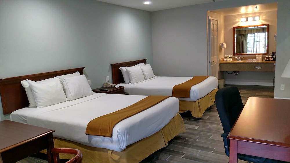 Book The Wave Manhattan Beach In Hotels The Wave Manhattan Beach Deluxe Room 2 Queen Beds Guest