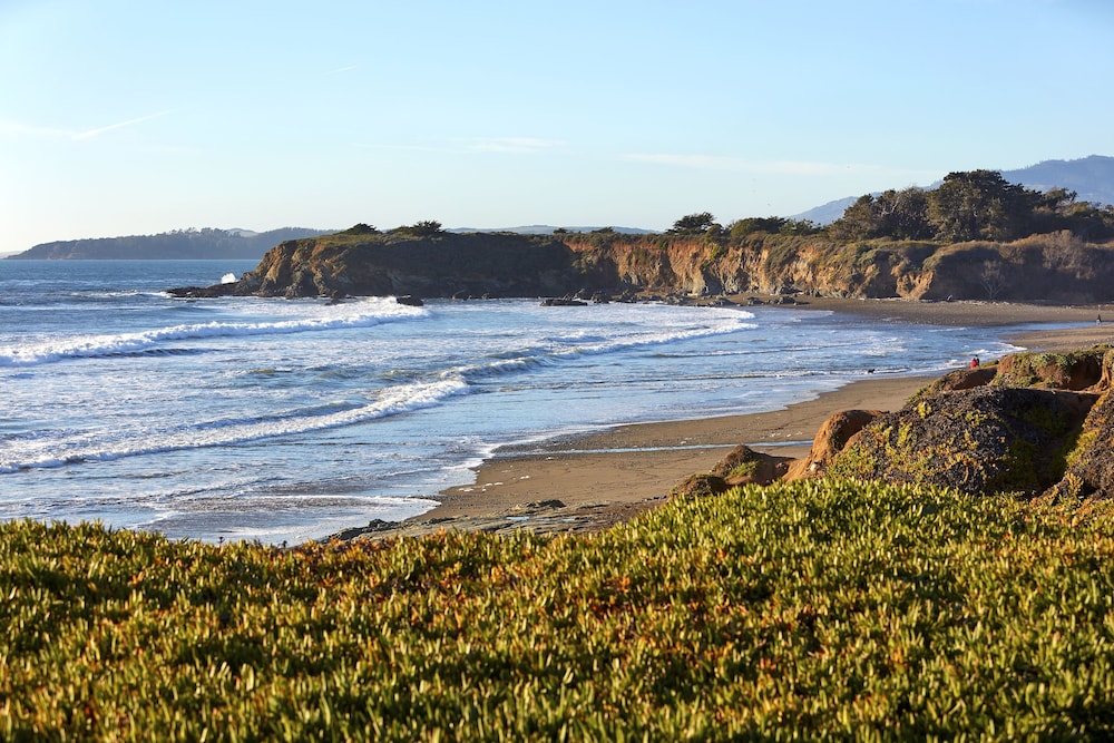 Book Cavalier Oceanfront Resort In San Simeon Hotels Cavalier Oceanfront Resort San Simeon Beach