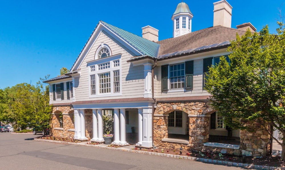 Book Olde Mill Inn In Basking Ridge Hotels Olde Mill Inn Basking Ridge