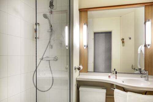 Ibis Toulouse Blagnac Aeroport Blagnac France Blagnac Hotel Discounts Hotels Com