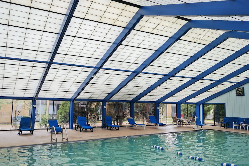 Book Ramada By Wyndham Waukegan Great Lakes In Hotels Ramada By Wyndham Waukegan Great Lakes Indoor Pool
