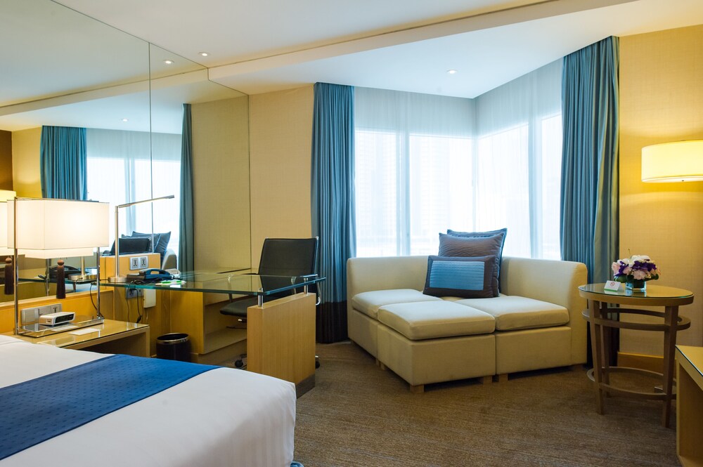 Book Holiday Inn Bangkok Silom Sha Extra Plus In Bangkok Hotels Com
