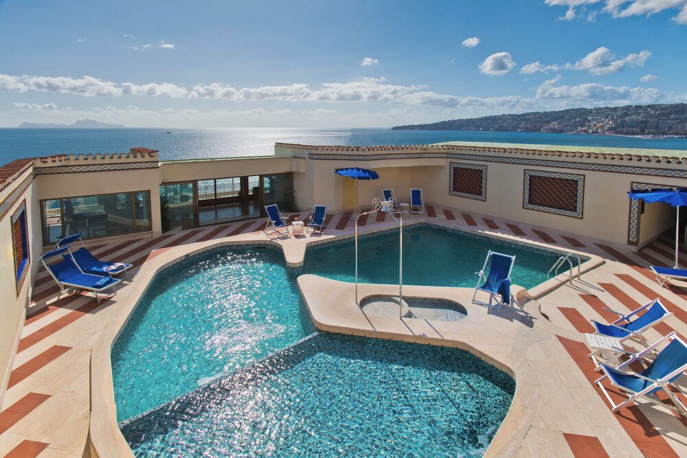 Royal Continental Hotel Naples (Nápoles, Italia) Hoteles en Nápoles