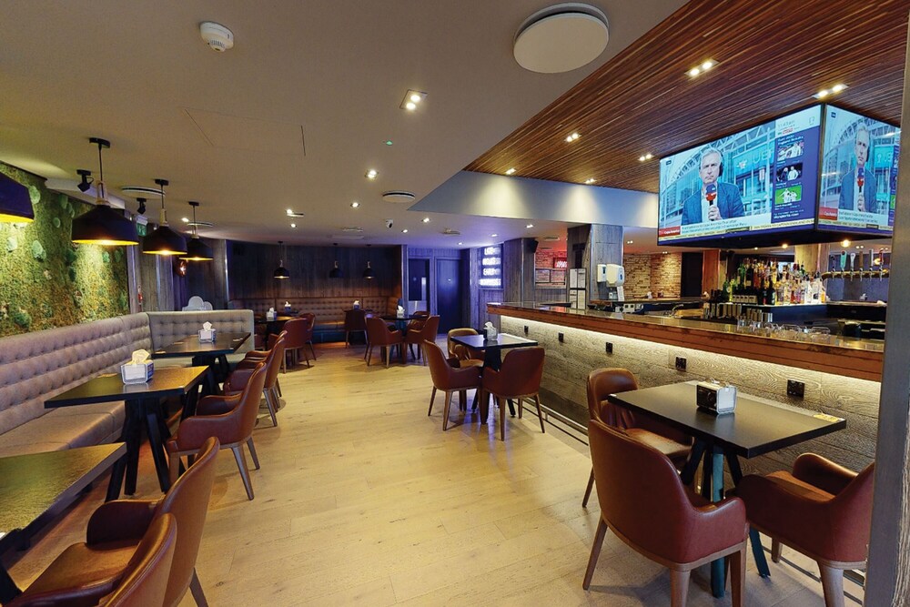 Book Village Hotel Warrington In Warrington Hotels Com