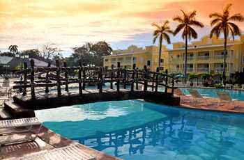 15 Closest Hotels To Tela Beach In