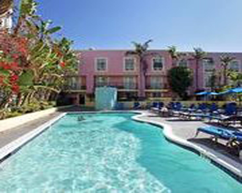 Book Ramada Plaza By Wyndham West Hollywood Hotel Suites In West Hollywood Hotels Com