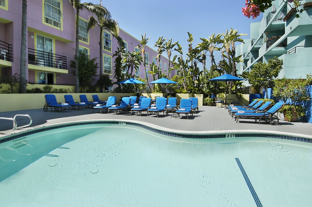 Book Ramada Plaza By Wyndham West Hollywood Hotel Suites In Ramada Plaza By Wyndham West Hollywood Hotel Suites Outdoor Pool
